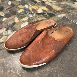 Frye slip on